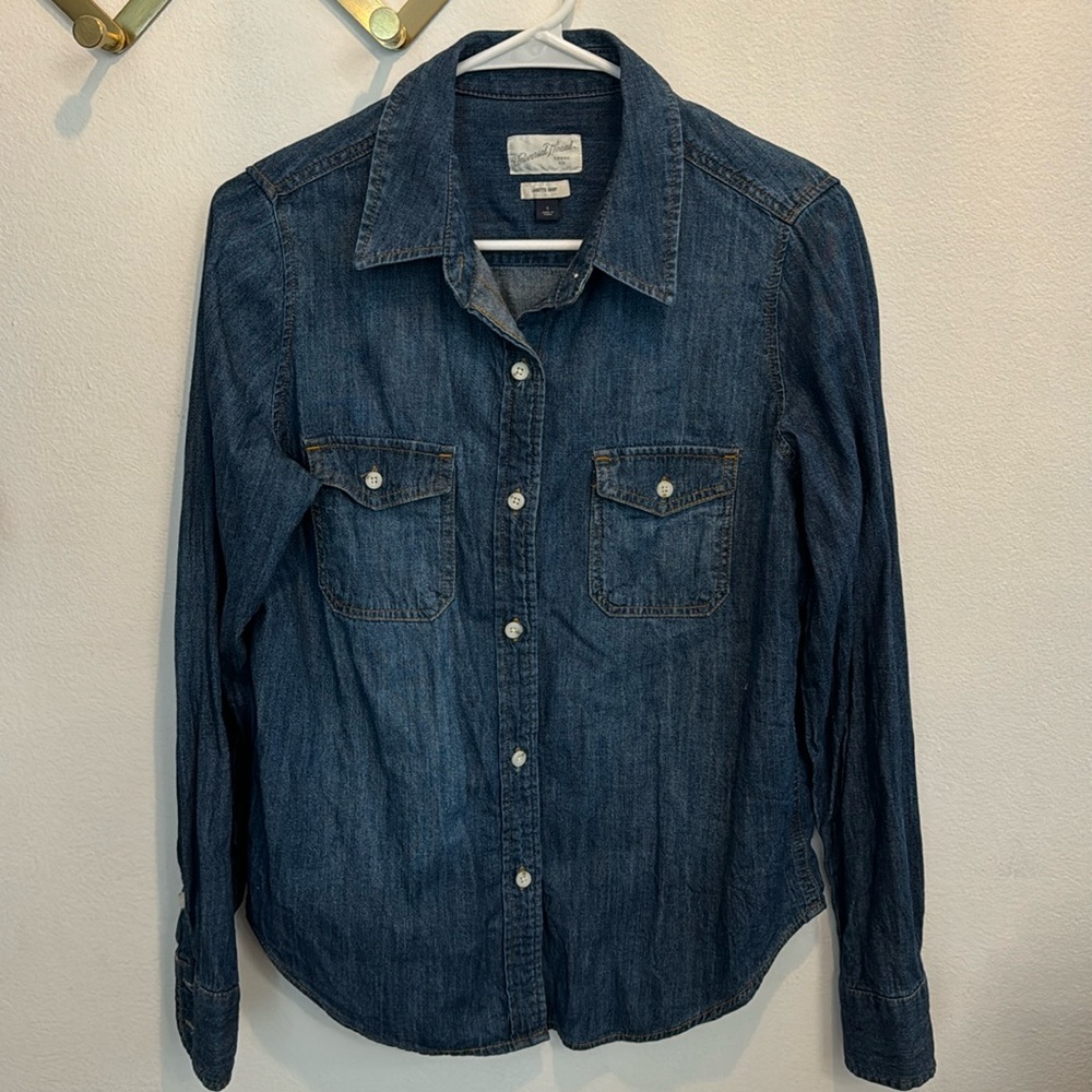 Universal Thread Labette Shirt Classic Lightweight Denim Button Down